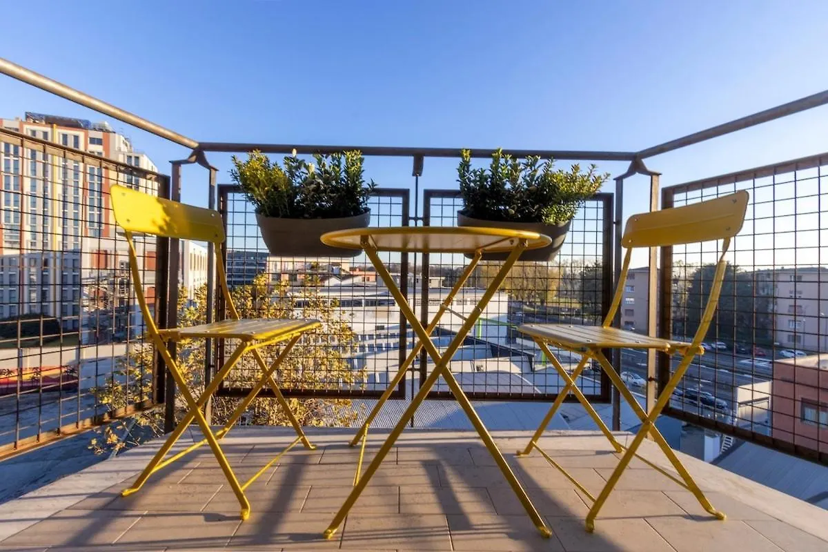 Sunny Retreat Near Metro, 12 Min To Duomo Apartment Milan
