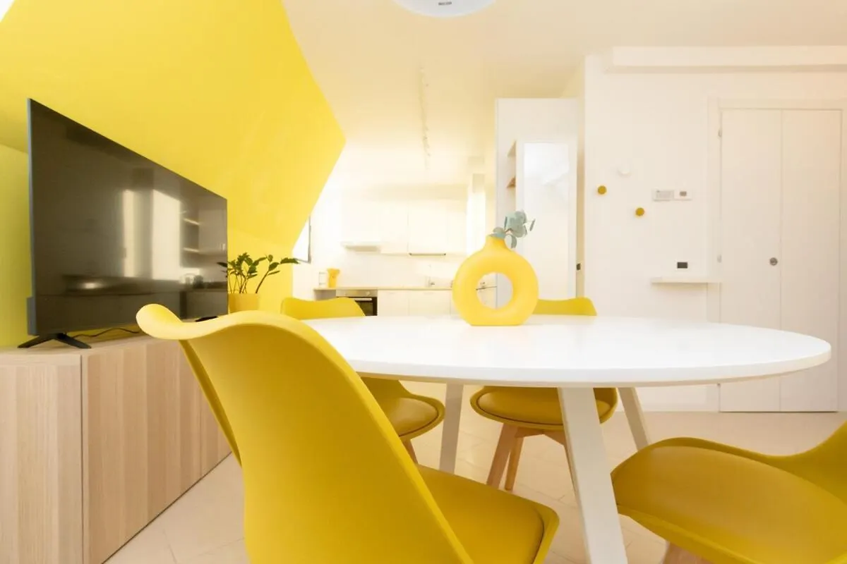 Sunny Retreat Near Metro, 12 Min To Duomo Apartment Milan