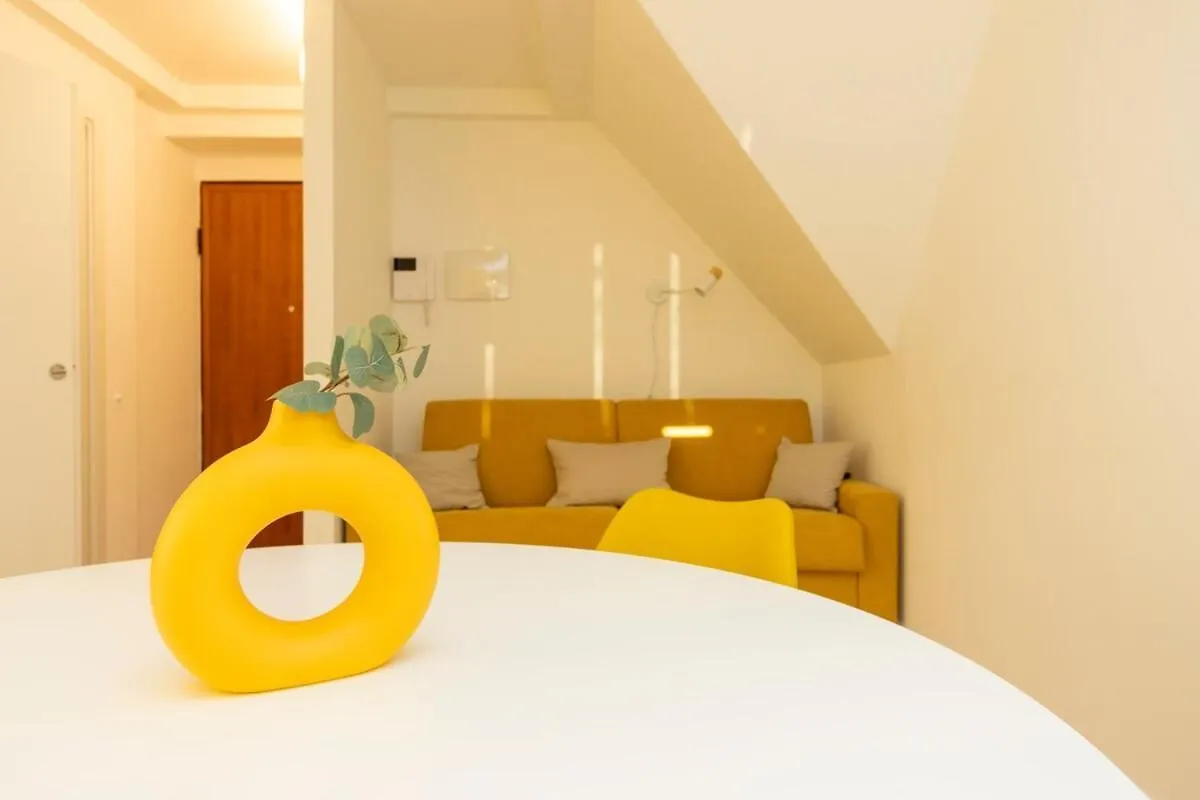 Sunny Retreat Near Metro, 12 Min To Duomo Apartment Milan