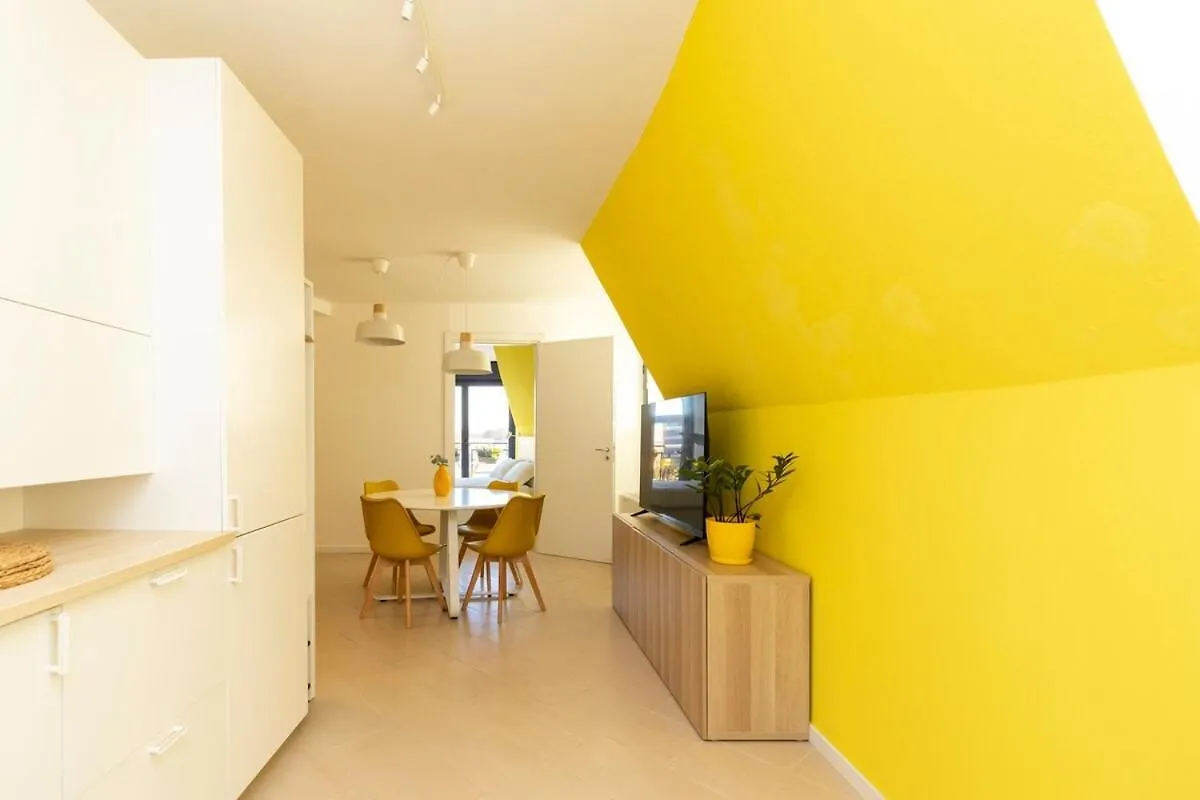 Sunny Retreat Near Metro, 12 Min To Duomo Apartment Milan