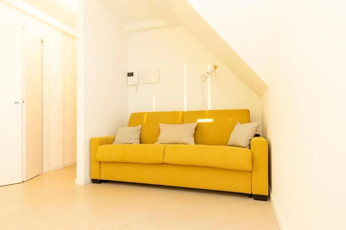 Sunny Retreat Near Metro, 12 Min To Duomo Apartment Milan Italy